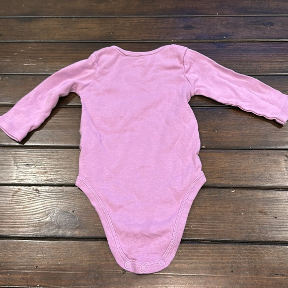 Purple onesie 3-6M - Picture 2 of 2
